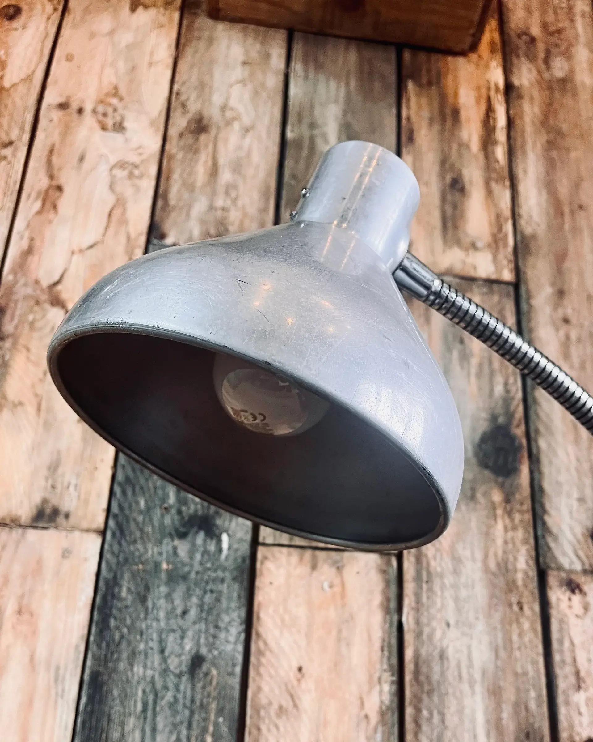 Lampe de bureau en métal