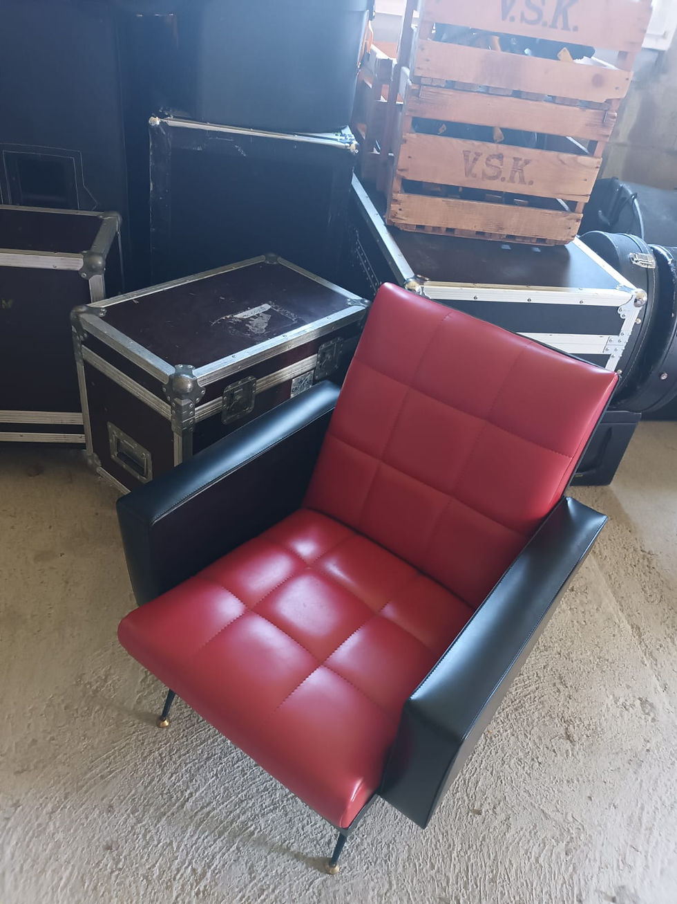 Miniature : Lot de 2 fauteuils années 60 en skaï rouge et noir vintage mobilier