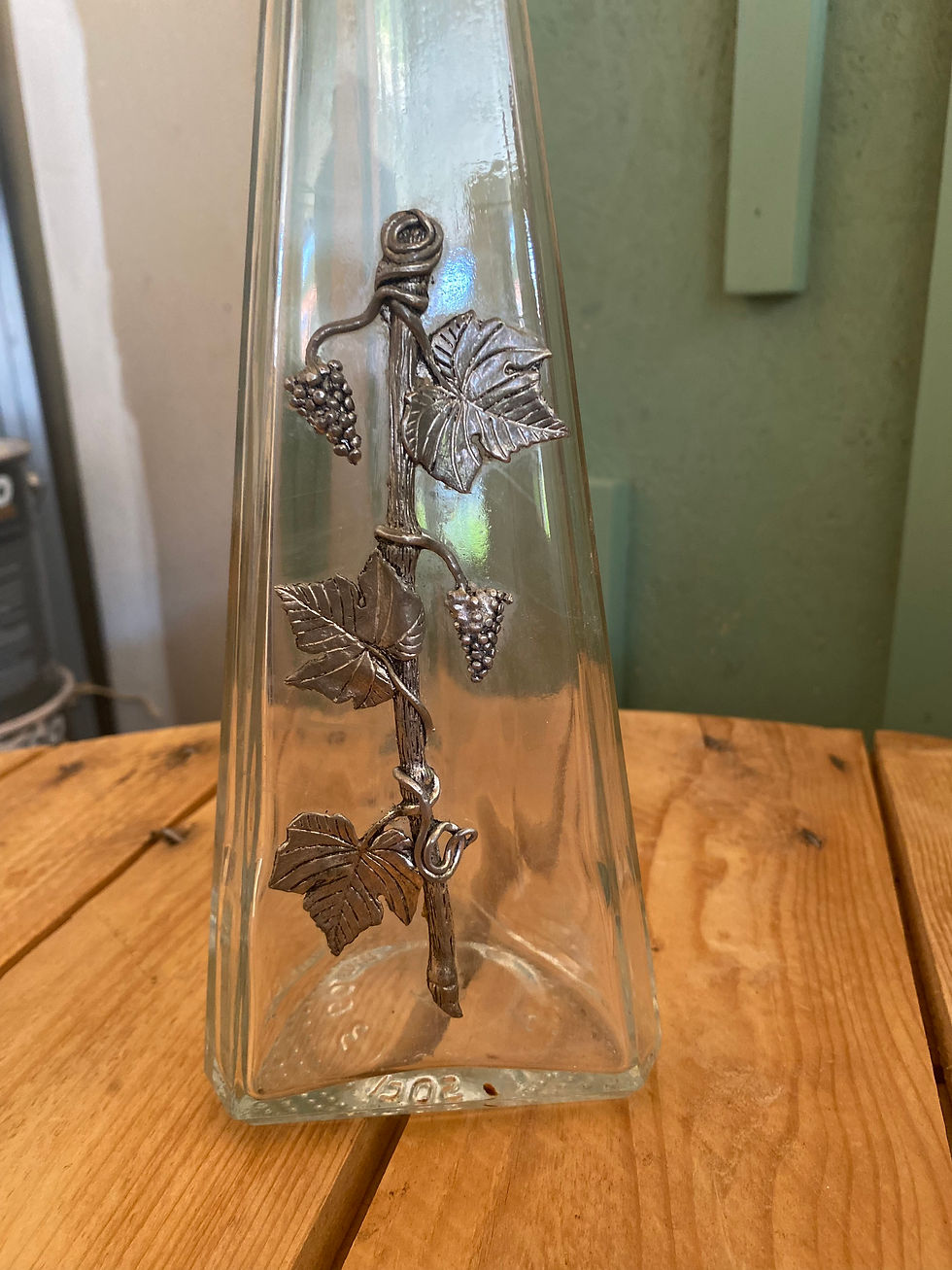 Miniature : Bouteille en verre motif floral en étain
