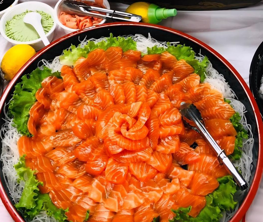 53. Fukuroku Premium Salmon Sashimi Platter for Every Occasion (80pcs)