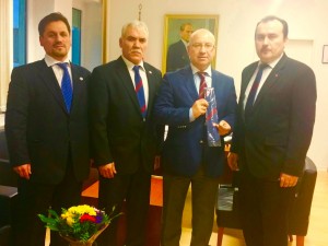 Soldan Sağa Ilyas EVEYİK, Mehmet KUZUCU, Konsolos Mustafa Kemal BASA, Ayhan GİDİCİ