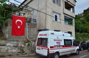 IĞDIR’DA TERÖR ÖRGÜTÜ PKK’NIN DÜZENLEDİĞİ HAİN SALDIRIDA ŞEHİT DÜŞEN POLİS MEMURU YUSUF YELKENCİ’NİN ZONGULDAK’TA BULUNAN BABA OCAĞINA ATEŞ DÜŞTÜ. (SERTAÇ ÖZDEMİR/ZONGULDAK-İHA)