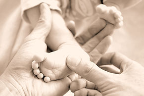 Massage pied bébé réflexologie plantaire bébé