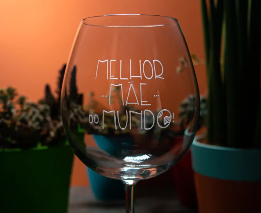 copo de vinho balão dia da mãe com gravação personalizada artesanal Melhor Mãe do Mundo