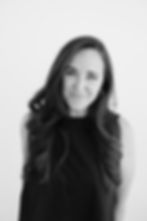 Amanda de la Madriz Headshot.jpg