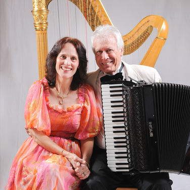 Amarilllie Ackermann harpist and accordion