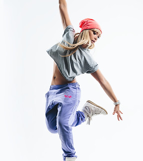 danse en pantalon violet