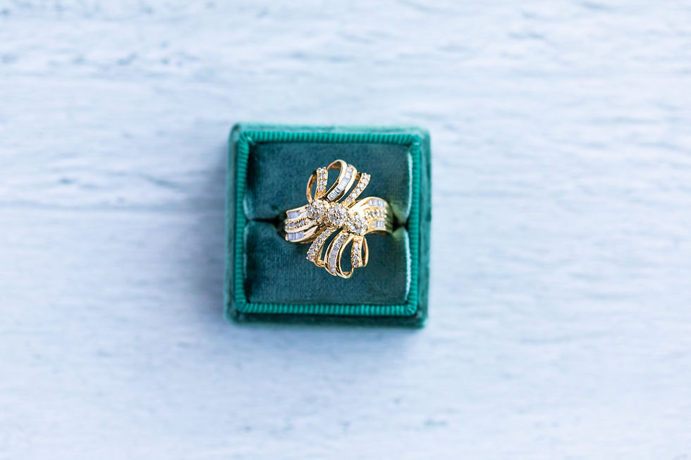 Thumbnail: Diamond Ribbon Ring