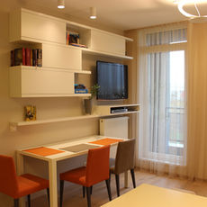 2.14 Obyvací stěna v lakovaném provedení s jídelním stolem.jpg