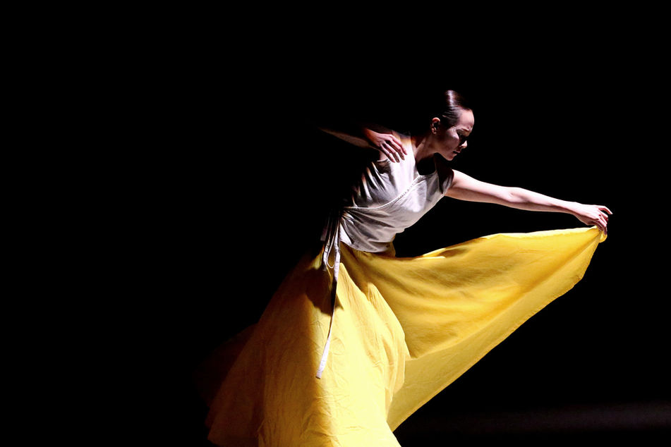 曾文通儀式劇場- 《觀自在 之 山海行深》劇照2 Photo of ritual theatre by Tsang Man-tung "Vipassana - Silent Walk " 2