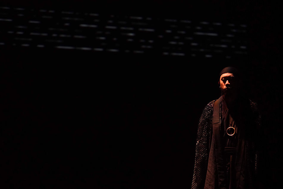 曾文通儀式劇場- 《黑天幻日》劇照1 Photo of ritual theatre by Tsang Man-tung "Metempsychosis" 1