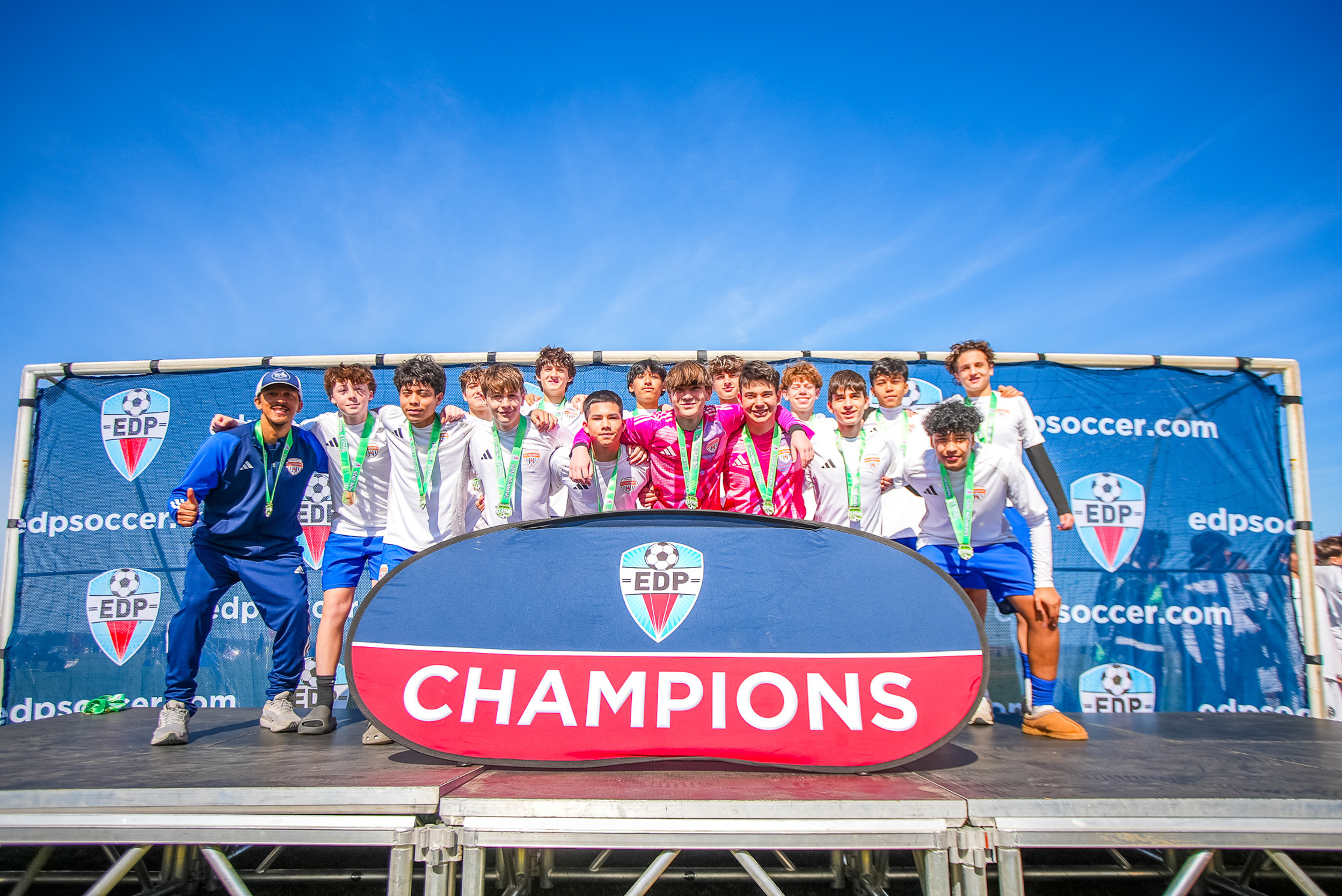 Interfejs platformy Zoccer z grami i opcjami bonusowymi