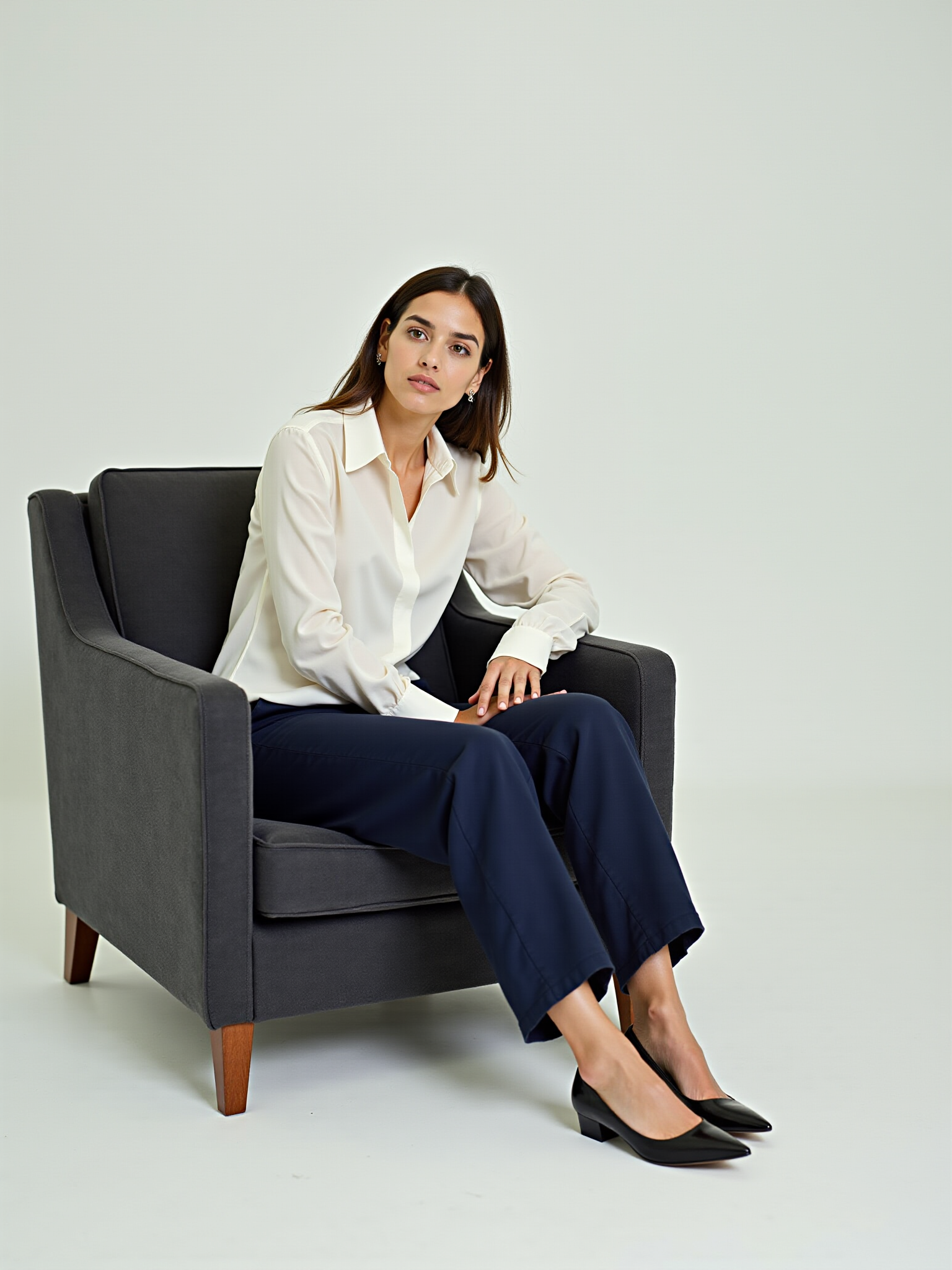 einavr_httpss.mj.run4KFlgBIgKKk_A_woman_sits_comfortably_in_a_301591e0-d90c-4fdf-b52e-220a