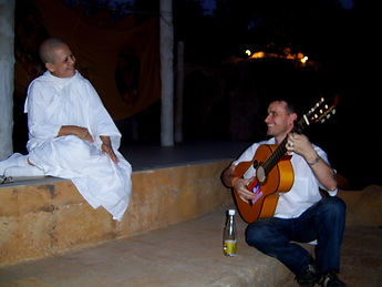 guitare groupe de musique flamenco rumba Thaïlande Bangkok, Ayutthaya, Franky Joe Texier chanson française musicien guitariste