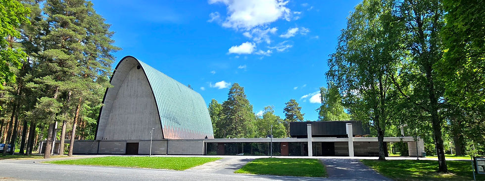 Nimen lisäys hautakiveen Tampereen Vatialan hautausmaalla