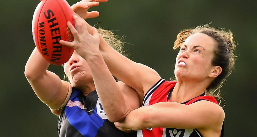 Ellie Blackburn of Melbourne Uni marks infront of Daisy Pearce of Darebin during the VFL Women's Grand Final between Darebin v Melbourne University on September 18, 2016 in Melbourne, Australia. (Photo by Quinn Rooney/Getty Images)