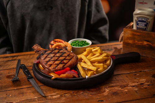 Rose & Crown Food / drink