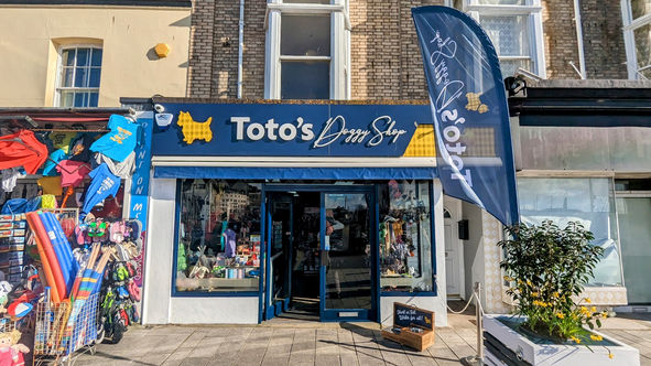 Toto's Doggy Shop Exterior
