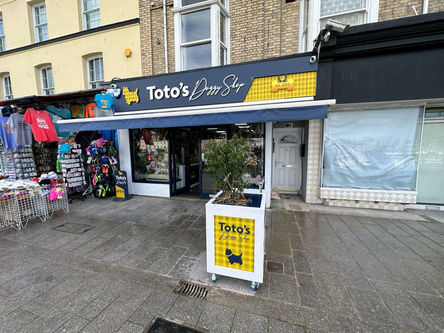 Toto's Doggy Shop Exterior