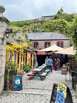 The Chintz Bar & Underland Music Venue Exterior