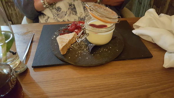 Lewis's Bistro Food / drink