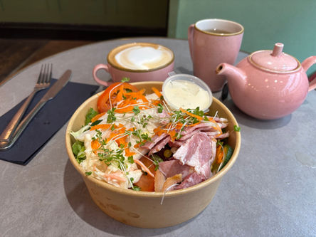 Frank's Café Food / drink