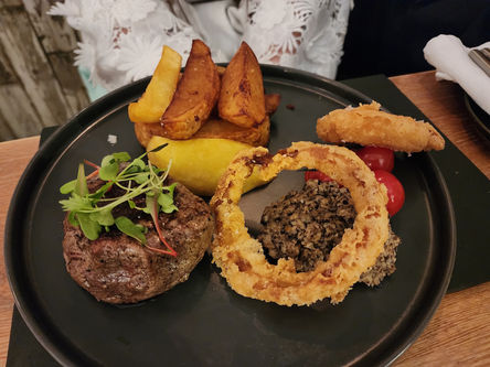 Lewis's Bistro Food / drink