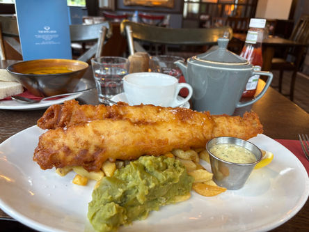 The Wollaton Pub & Kitchen Food / drink