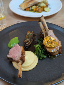 The Three Horseshoes Inn Food / drink