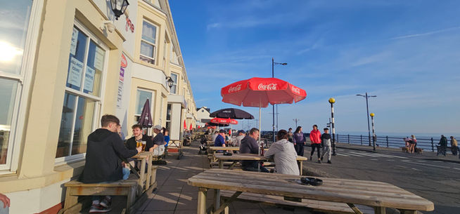 The Marine Bar & Flatlets Exterior