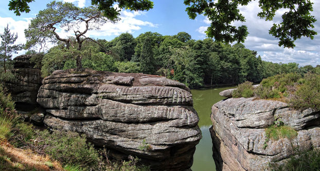Plumpton Rocks Wide venue scene