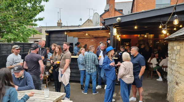 The Bee's Knees, Cirencester Venue / activity
