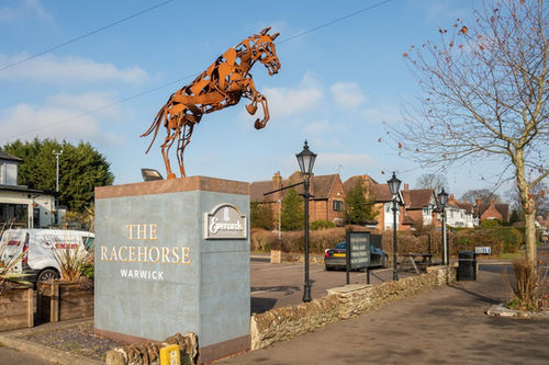 The Racehorse Exterior