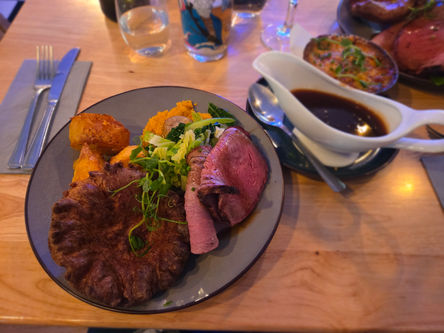 Queen's Bar & Grill Food / drink