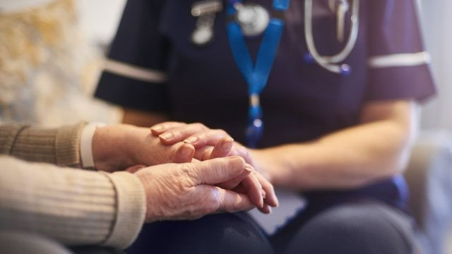 La escasez de personal afecta al asediado sector de la atención domiciliaria.