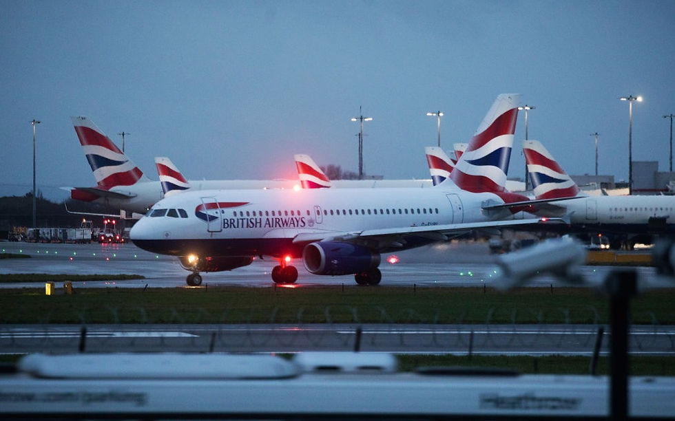 Un avión de pasajeros operado por British Airways, una unidad de International Consolidated Airlines Group SA, en la pista del London Heathrow Airport Ltd.en Londres, Reino Unido, el sábado 19 de diciembre de 2020.