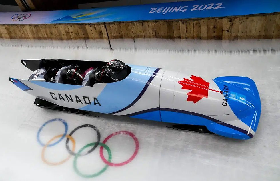 Justin Kripps, Ryan Sommer, Cam Stones y Benjamin Coakwell, de Canadá, se deslizan durante la serie 3 de 4 hombres en los Juegos Olímpicos de Invierno de 2022, el domingo 20 de febrero de 2022, en el distrito de Yanqing de Beijing.