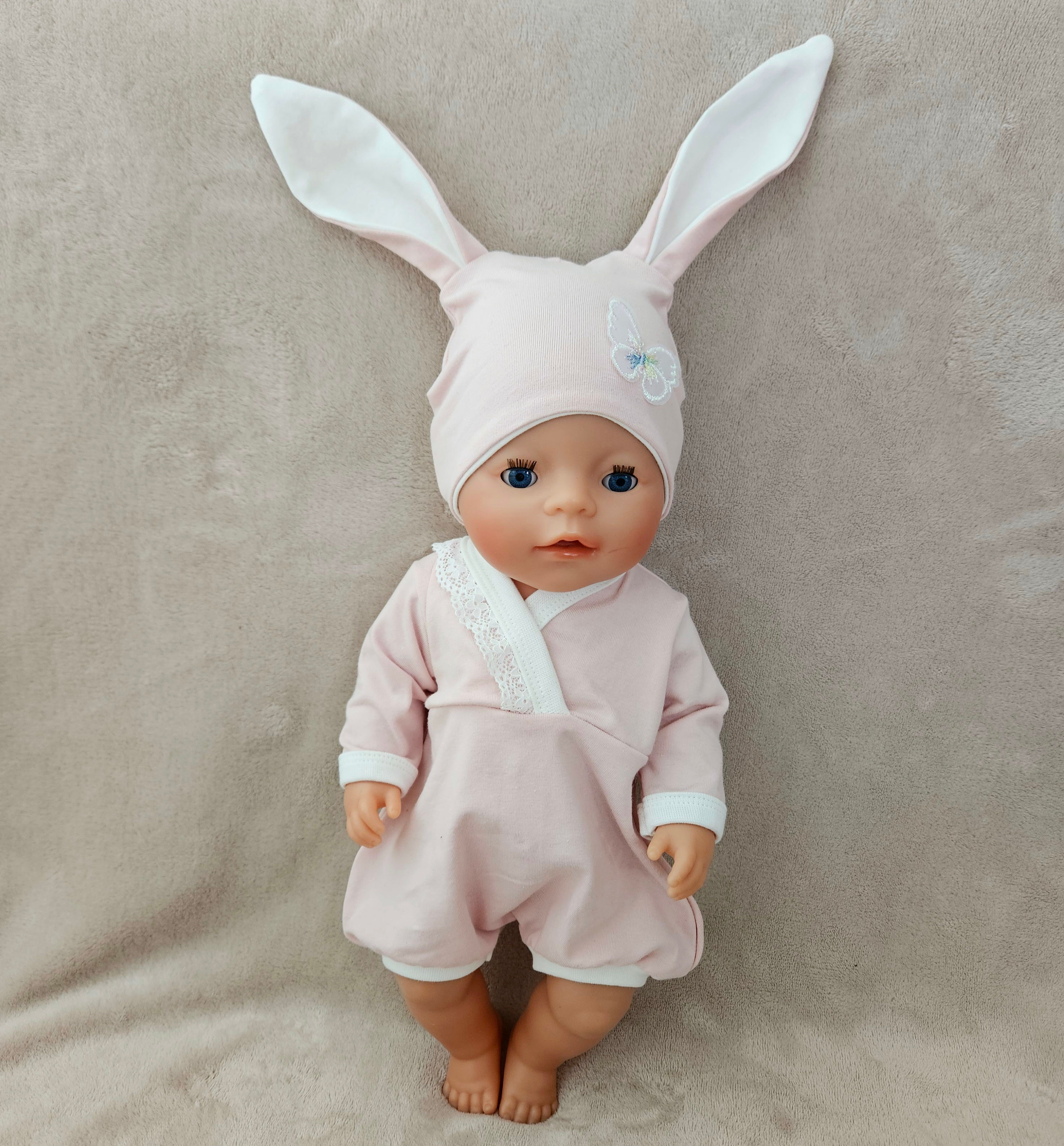 Drakt med hale og kaninlue 