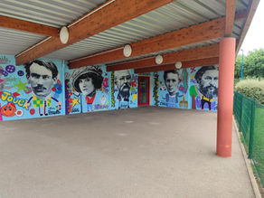 Une fresque participative pleine de poésie : 120 enfants, art mural, mémoire et rêve. Découvrez la naissance des Têtopèdes.