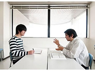 和歌山コンピュータビジネス専門学校進路相談風景