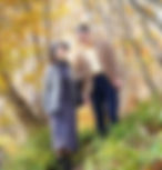 旅行するシニア