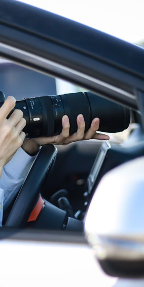 写真を撮る探偵