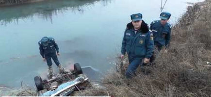 Ավտոմեքենան ընկել է ջրանցքը.ԱԻՆ