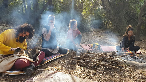 ליד מדורה.jpeg