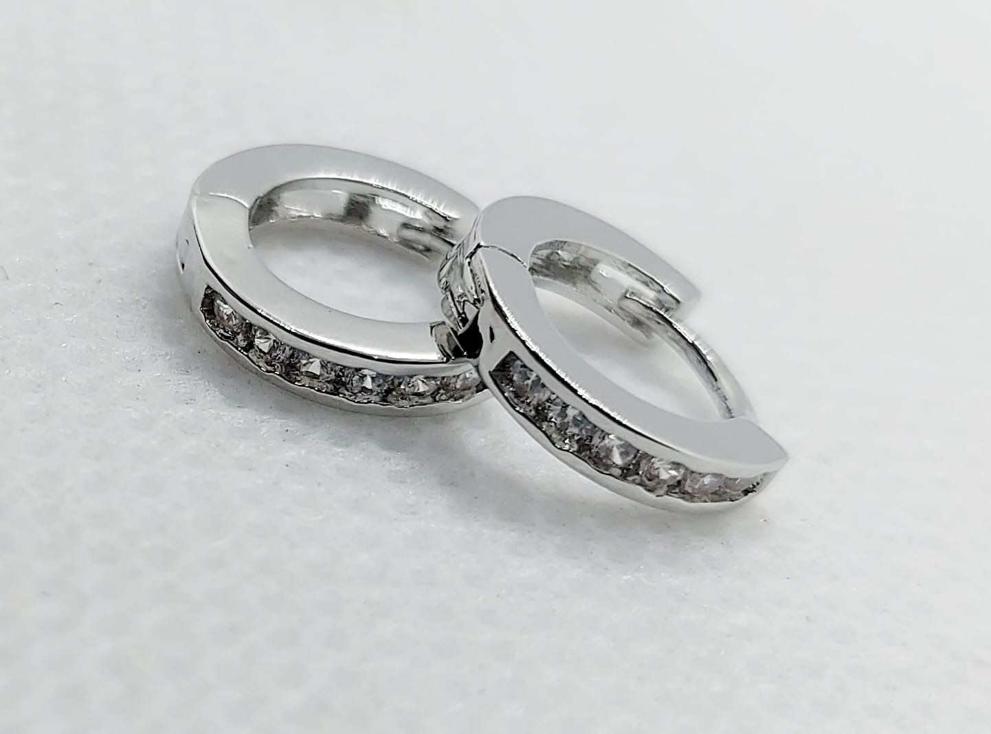 Argola Zircônia Verso Vazado