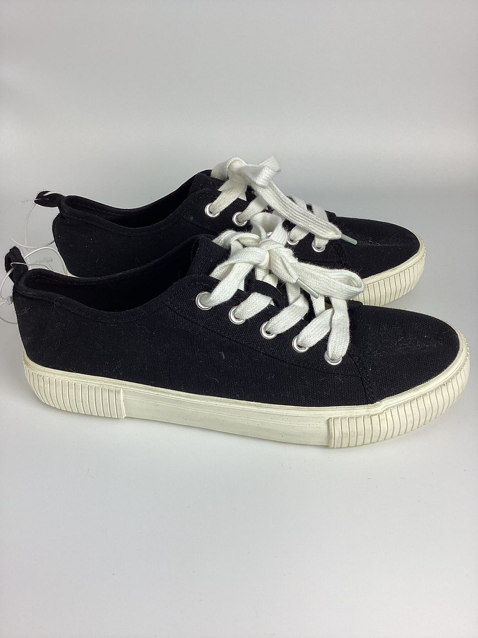 Thumbnail: Cat & Jack Shoes Size 5