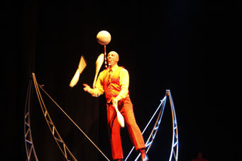 Equilibrio y malabares en el barco flojo