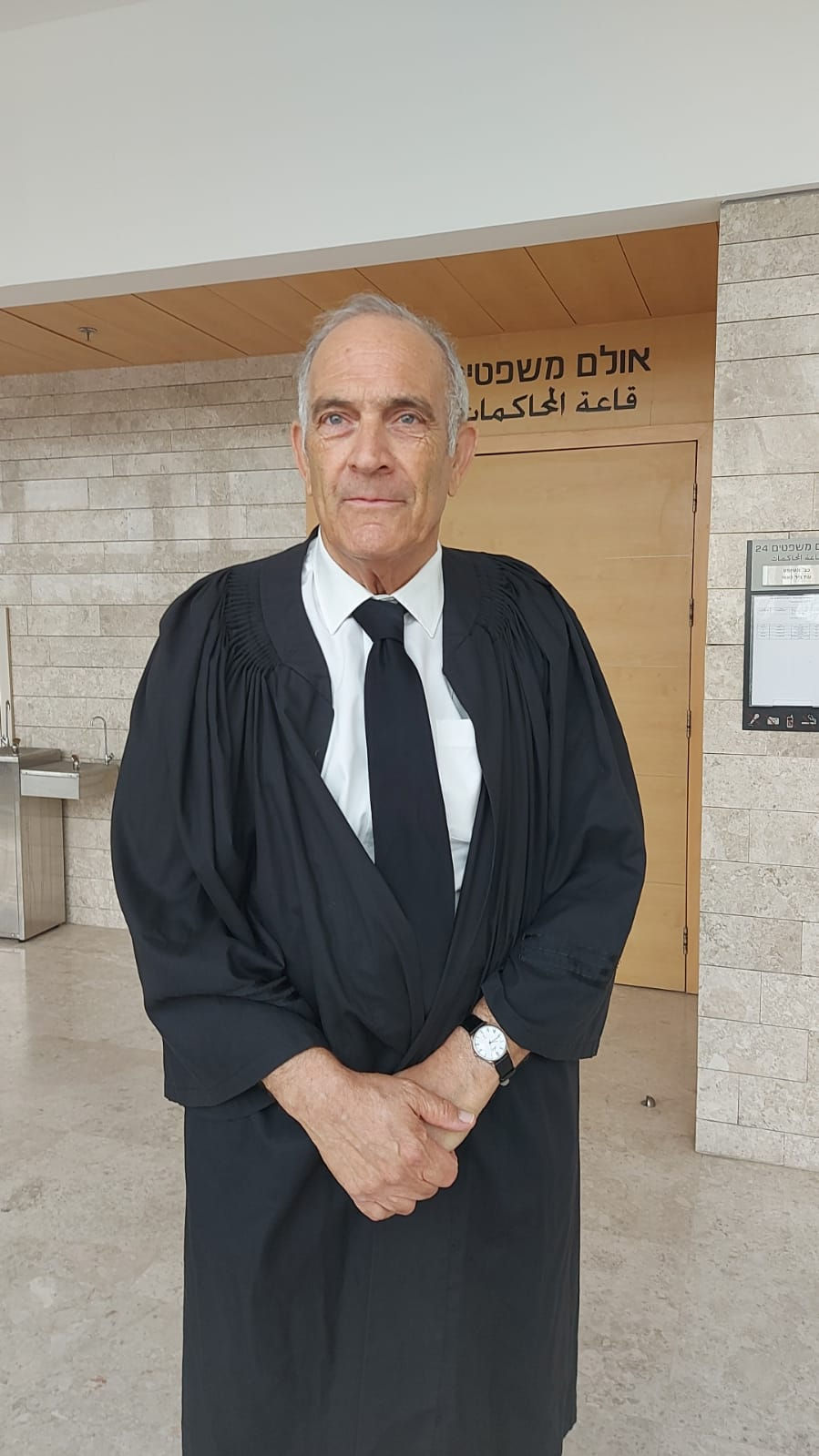תמונת עורך דין.jpeg