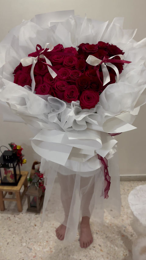 Thumbnail: 42 Stalks Red Roses