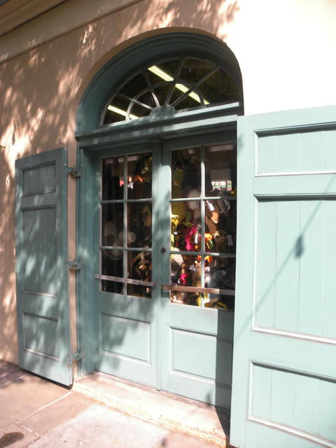Finished watercolor of a colorful New Orleans doorway by Colette Pitcher